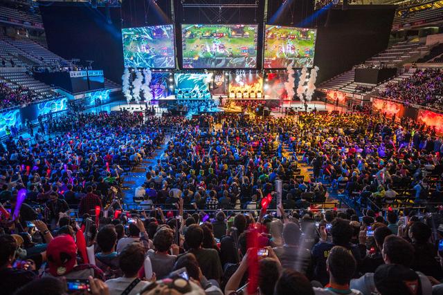 LCS官推发布：我们很高兴地欢迎NRG俱乐部的回归。CLG作为2013年LCS联赛的创始成员之一，是过去十年历史中不可分割的一部分